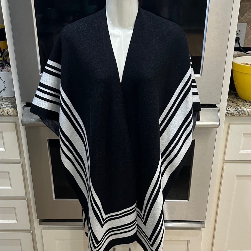 Time and Tru Black and White Cape